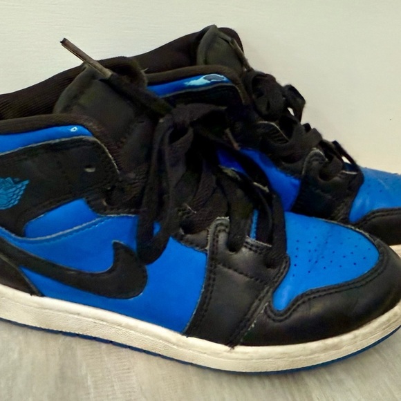 Nike Air Jordan Mid 1 ‘Black Hyper Royal’ Blue Kids Sneakers Shoes 2 - Picture 1 of 6
